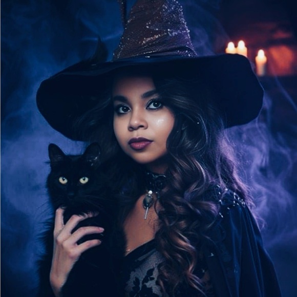 Meet your Posher, Carmen - Picture 1 of 2